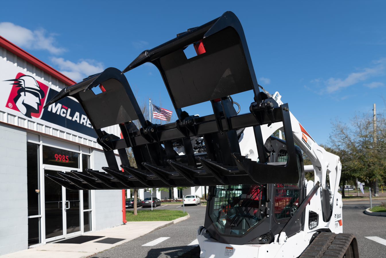 grapple bucket on bobcat track loader